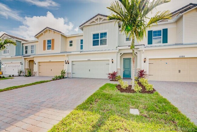 Building Photo - 1585 Evergreen Terrace