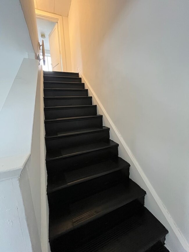 Building Photo - Two Bedroom Townhouse