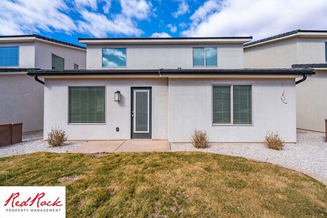 Building Photo - Innovative Design! 4 Bedroom Home in the Beautiful Desert Playa Community