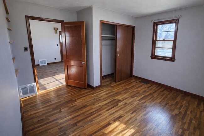 Building Photo - 117 3rd Ave