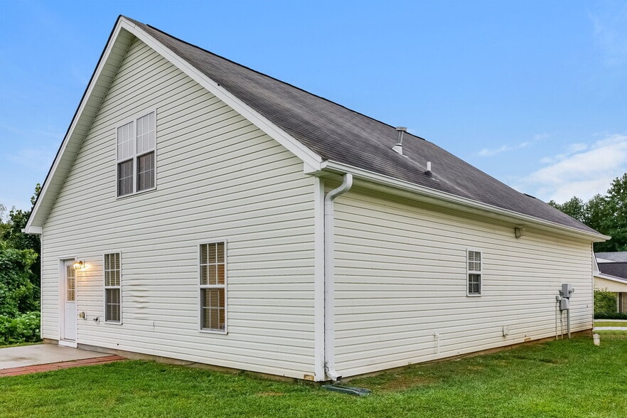 Building Photo - 1650 Sandersted Village Cir