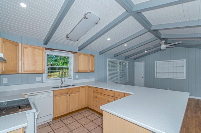 Building Photo - Spacious Family Home in 30311