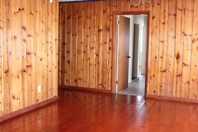 Building Photo - Charming Ranch Style Brick Home