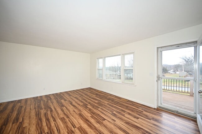 Building Photo - Cute 3-bedroom, 1 bath home with basement!