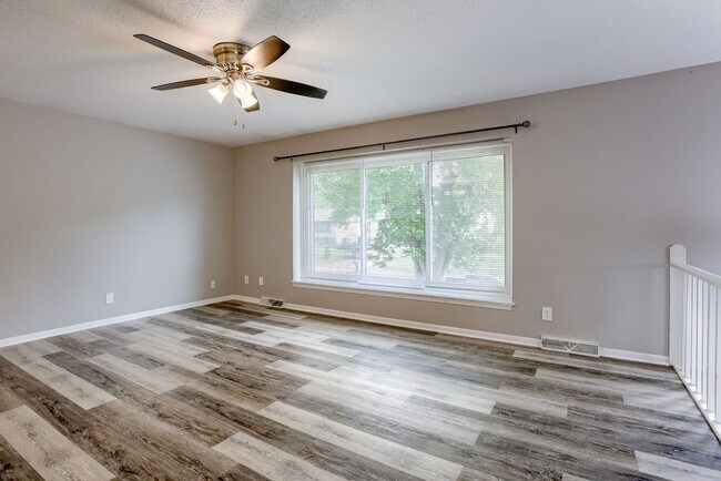 Building Photo - Spacious Split Entry with 2-Car Garage & Finished Basement!!