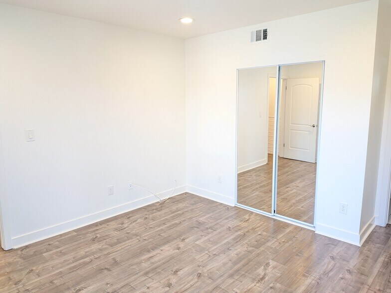 Building Photo - 2614 Chariton St