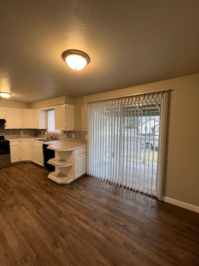 Building Photo - 328-328 E Wabash Ave