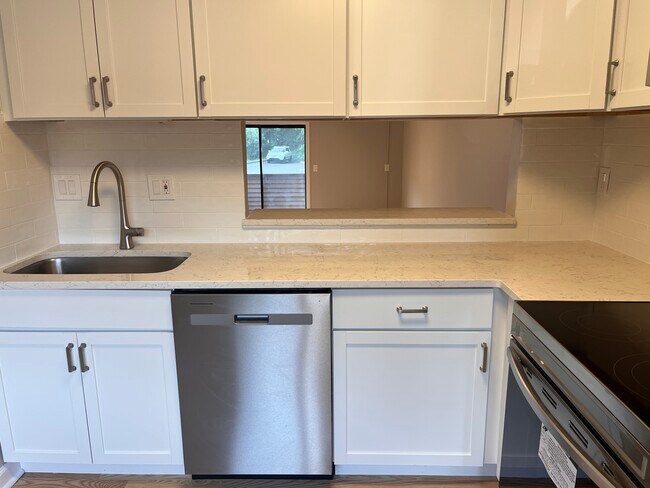 Building Photo - 108 Cedar Knolls Dr