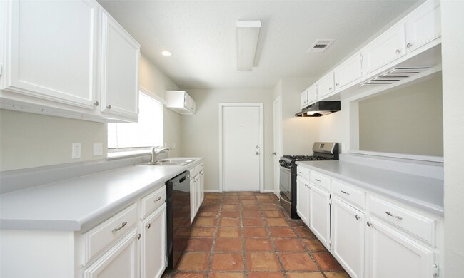 Building Photo - 13303 Hampton Falls Dr