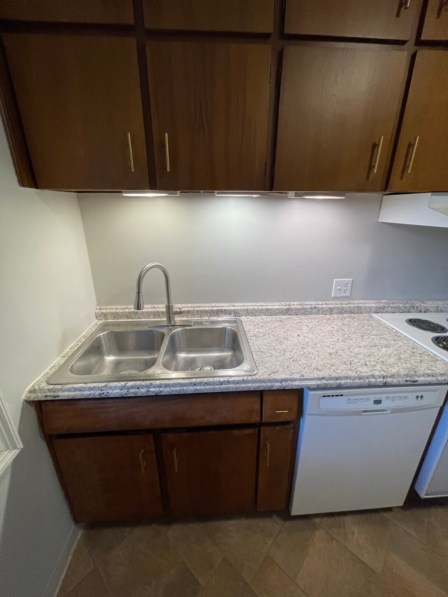 SINK - 3668 Kingsboro Rd NE