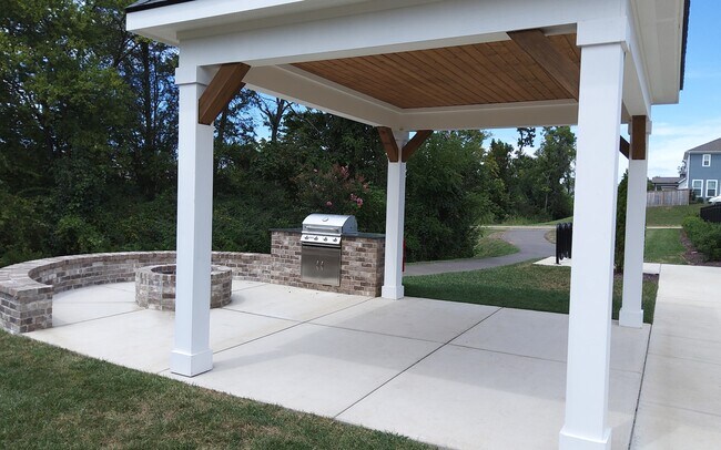 Building Photo - 649 Conifer Dr