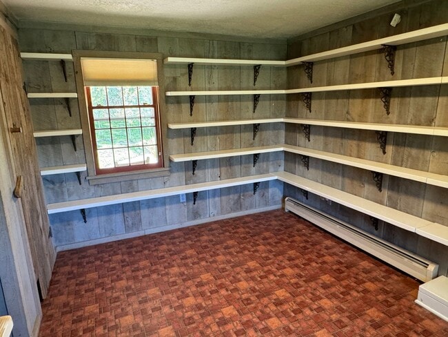 Building Photo - 3 Bedroom, 2.5 Bathroom Home in Cedar Crest