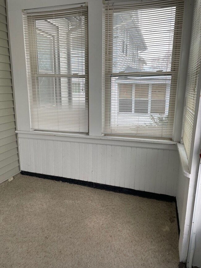 Building Photo - 2 Bed, 1 Bath- Single Family For Rent in t...