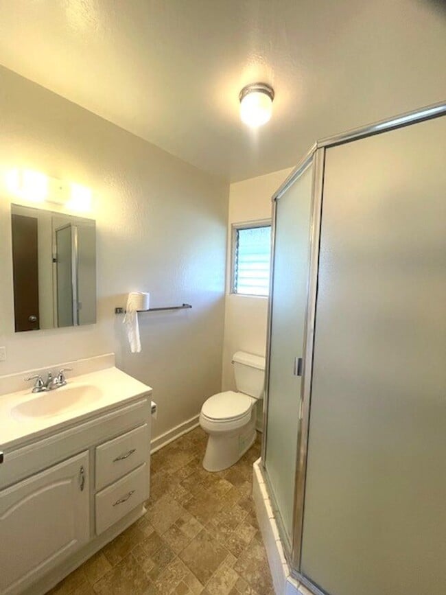 Building Photo - 2 Bed/ 2 Bath/ 2 Parking unit In Honolulu