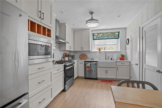 Building Photo - 26 W Narragansett Ave