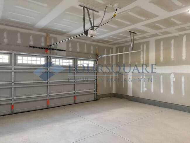 Building Photo - Modern 4-Bed / 2.5-Bath Single-Family Home with Loft, Gas Fireplace & 2-Car Garage – Near Downtow...