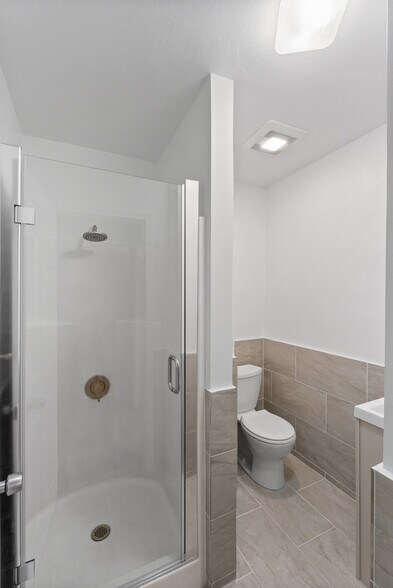Building Photo - 1424 E 31st St