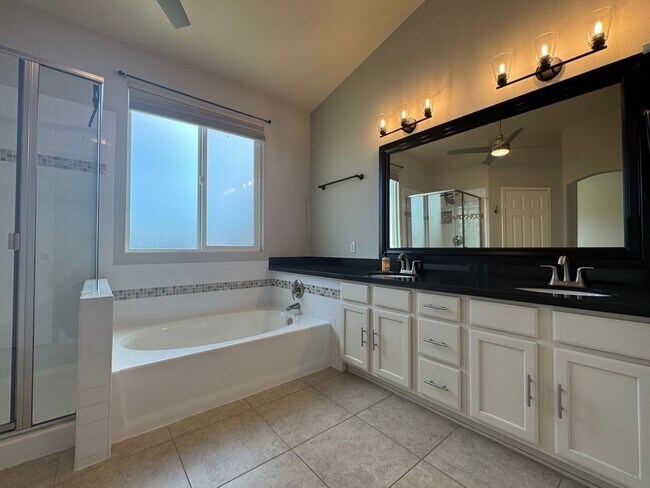 Building Photo - 4 Bedroom Home W/ Pool Available in Tatum Ridge Near Jomax Rd & N Tatum Blvd!