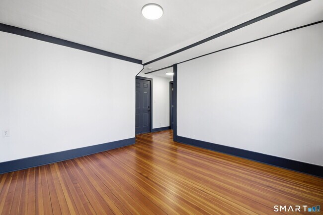 Building Photo - 883 Worthington Ridge