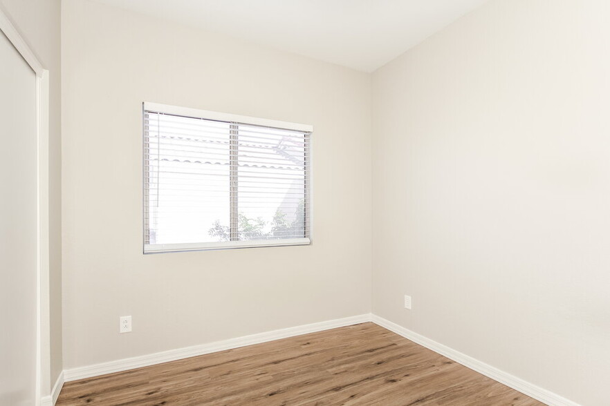 Building Photo - 1750 W Union Hills Dr