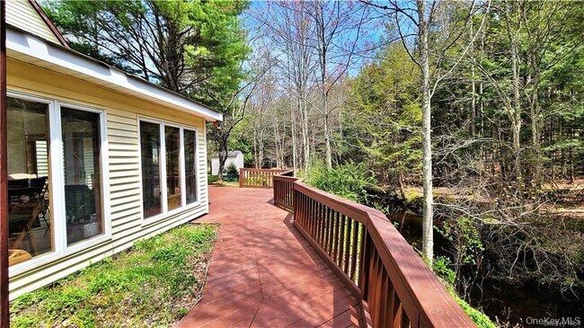 Building Photo - 52 Medallion Rd