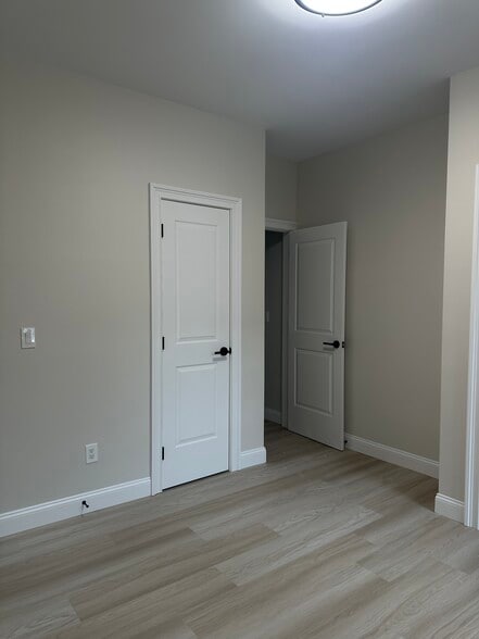 Building Photo - 4048 Hampton St