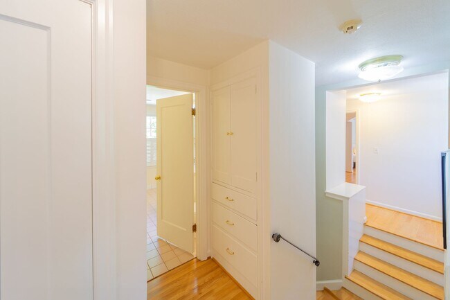 Building Photo - Enchanting Portland Heights 5BD House: Your Dream Home with a Garden View