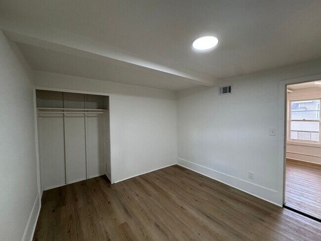 Building Photo - 303 Weston Ave
