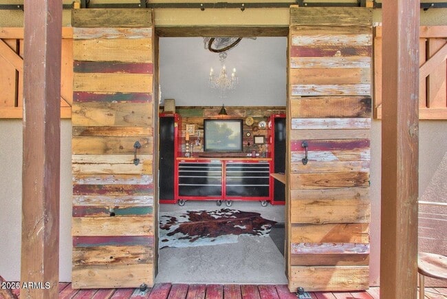 Building Photo - 6621 E 4th St