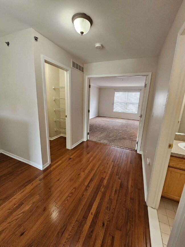 Building Photo - 3-Level Condo in Prime Sterling Heights Location. 2 Bed, 2 Full Bath, 2 Half Baths | 2-Car Garage...