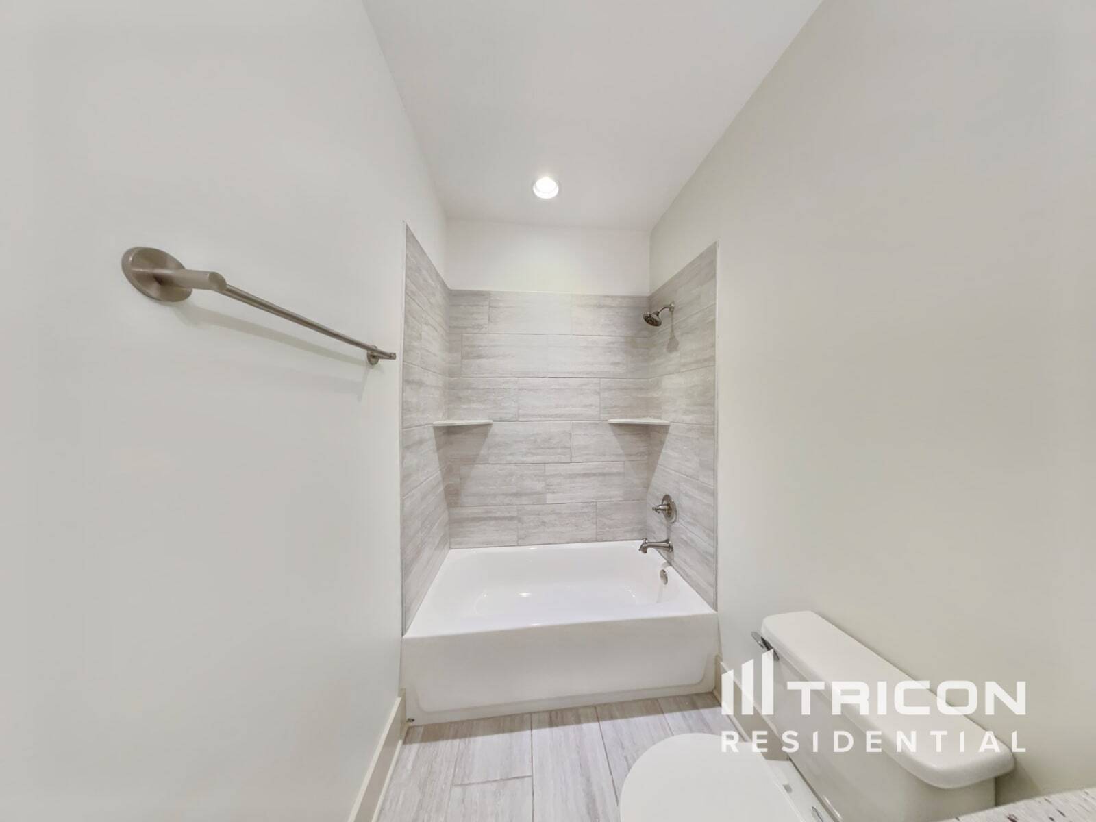 Building Photo - 1224 Hillwood Private Cove