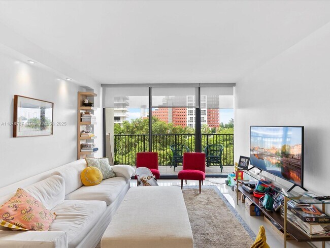 Building Photo - 1450 Brickell Bay Dr