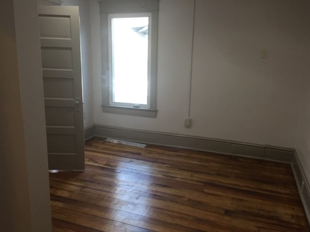 bedroom - 117 N Front St