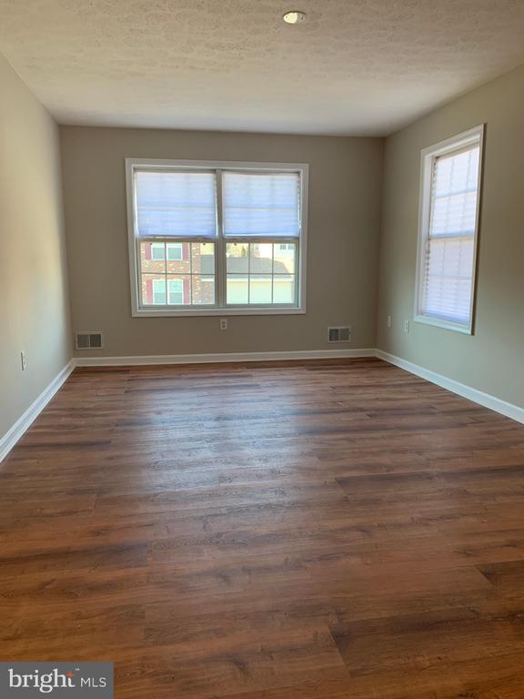 Building Photo - 12118 Birchview Dr