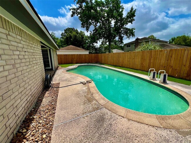 Building Photo - 14007 Overbrook Ln
