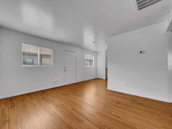 Building Photo - Central Phoenix 2/1 Ground Floor Super Clean.