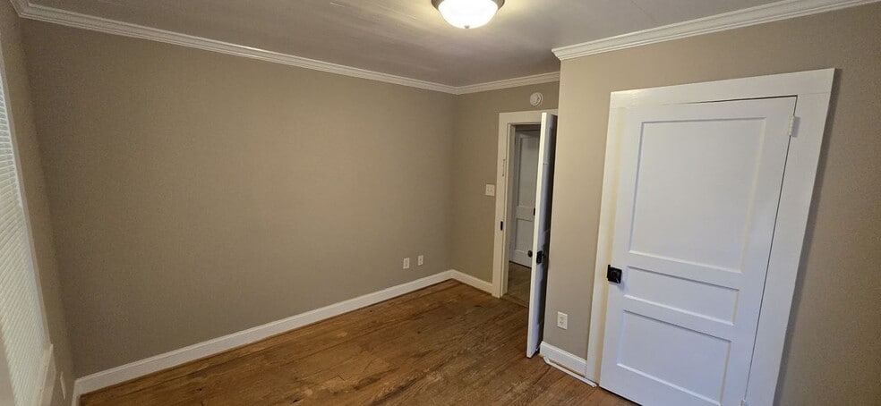 Building Photo - 4354 Pineview Dr
