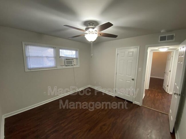 Building Photo - 1012 Julian Dr