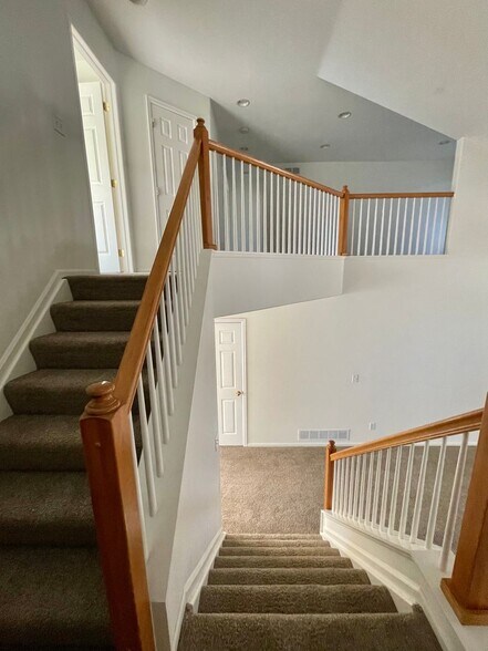 Building Photo - 1615 Red Mountain Dr