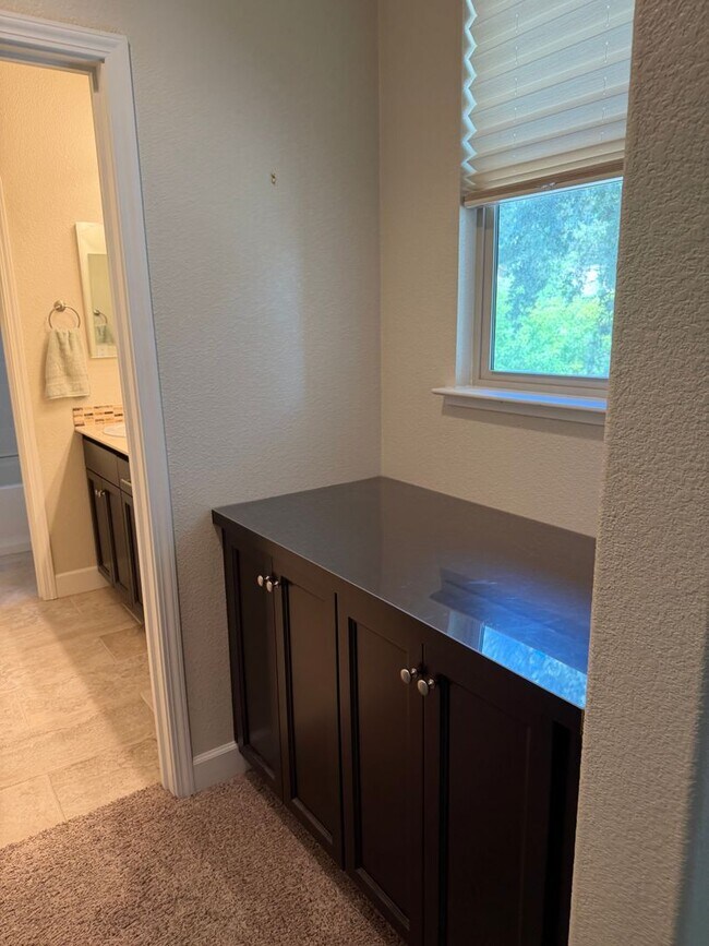 Building Photo - 4668 Lue Ln