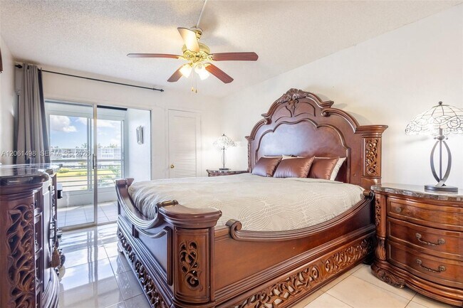 Building Photo - 3049 Wolverton C