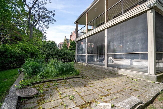 Building Photo - LIVE ON LAKE MICHIGAN IN THIS SPACIOUS CONDO!