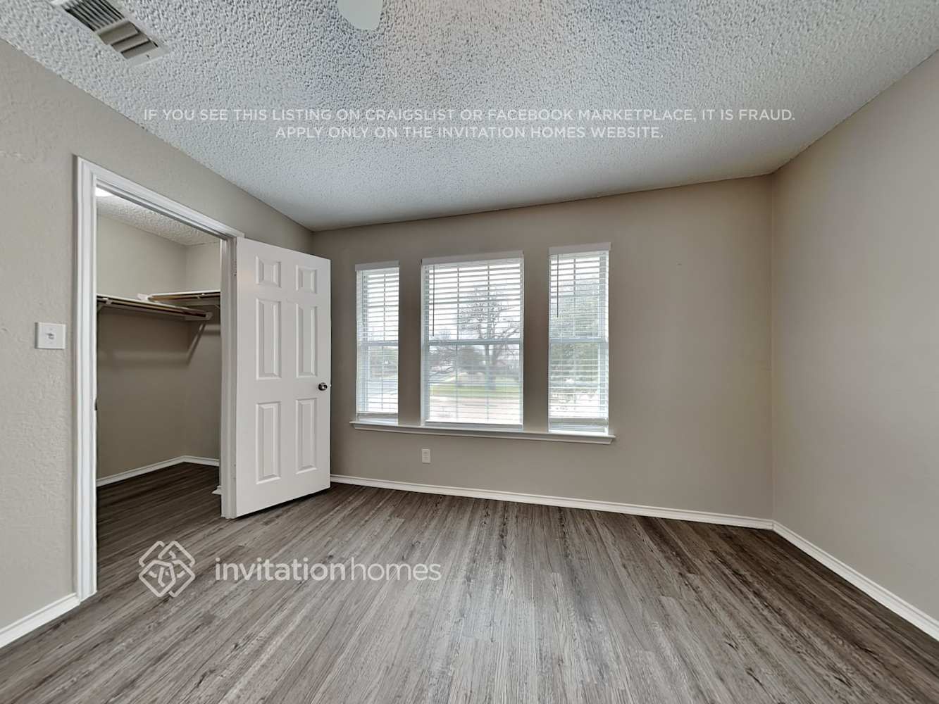 Building Photo - 1001 Apache Oaks Dr