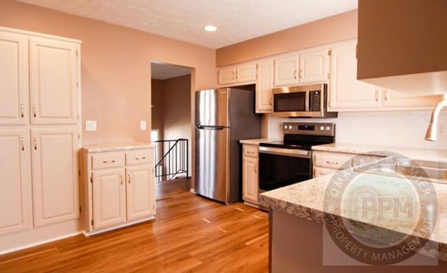 Building Photo - Charming 6 Bed 2 Bath Home Near the Offutt