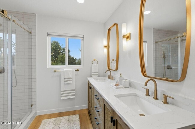 Building Photo - 822 Rim Crest Dr