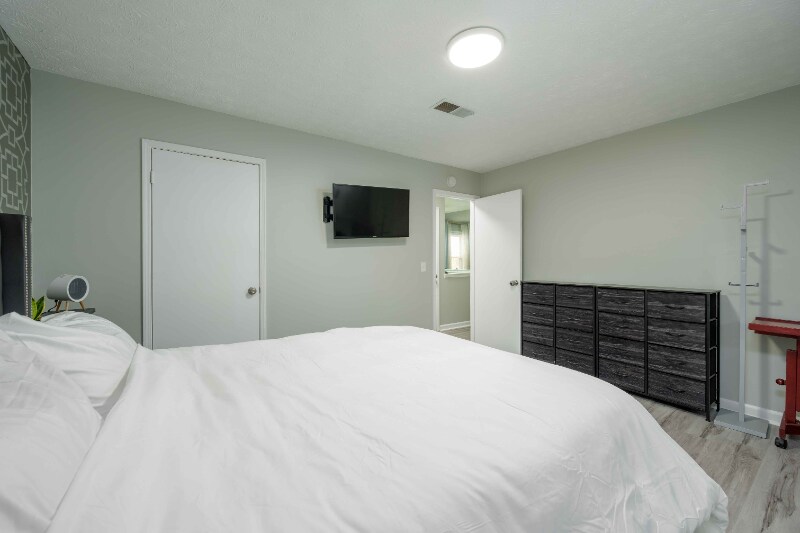 Building Photo - 4348 Bradley Dr SW