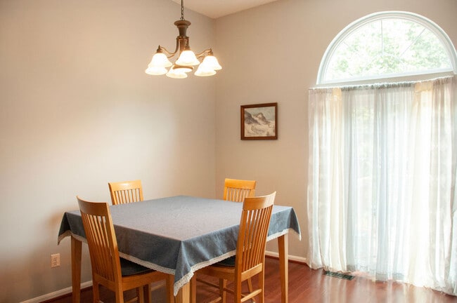 Building Photo - 21672 Kings Crossing Terrace
