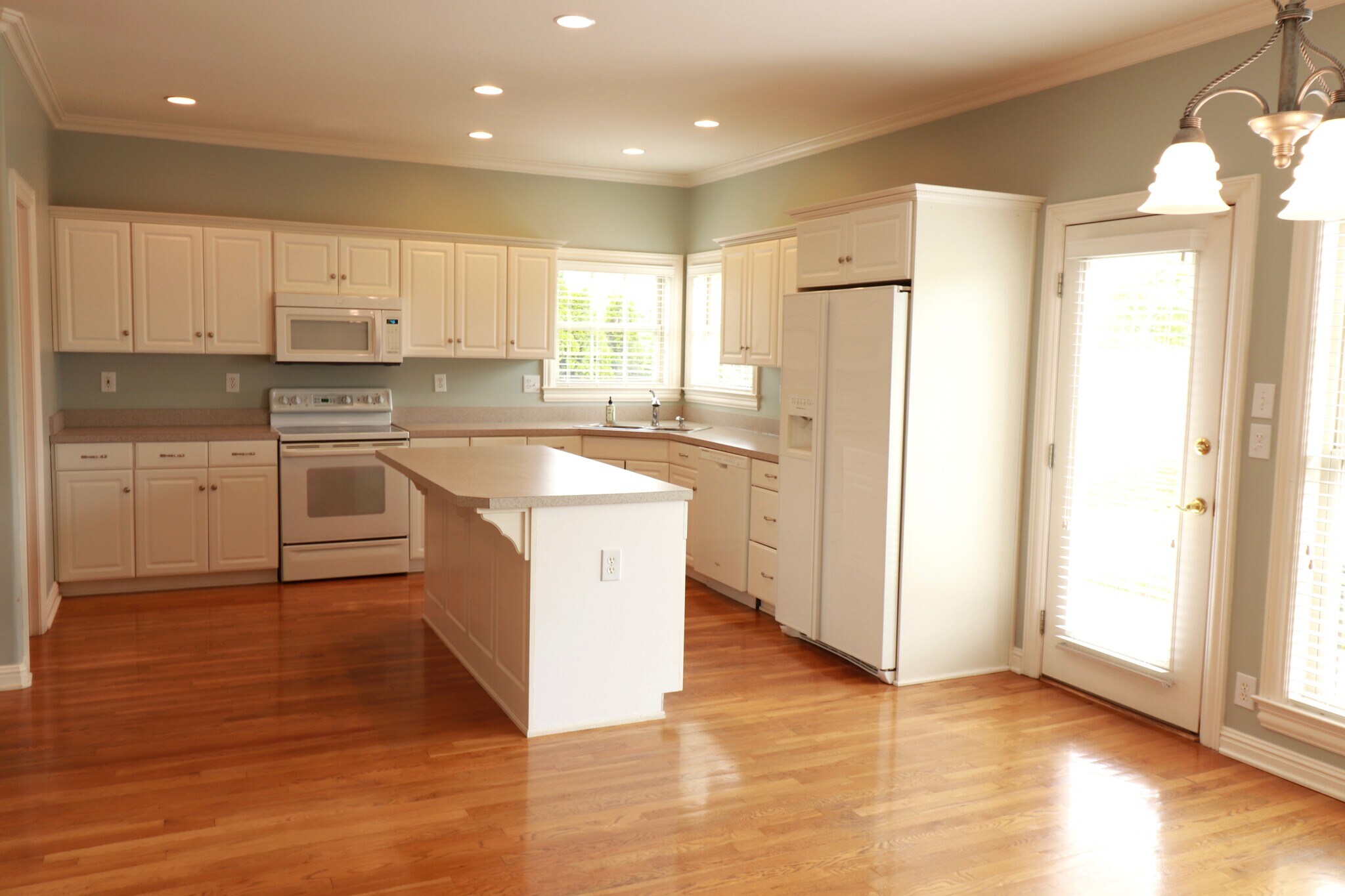 Kitchen - 5304 Wolfpen Woods Dr.