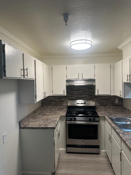 Building Photo - 5811 Tujunga Ave