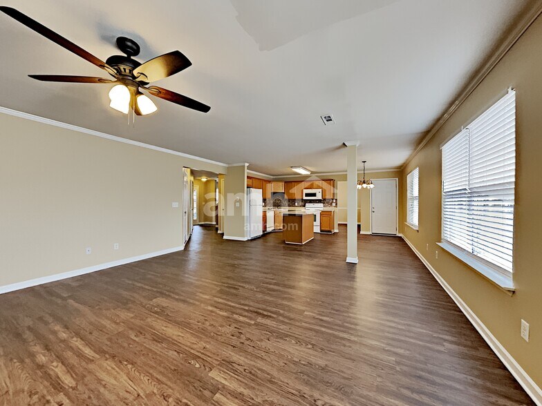 Building Photo - 2119 Ponty Pool Dr